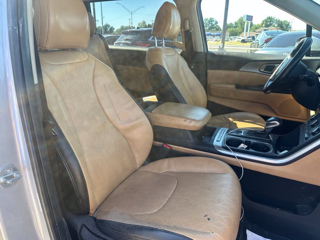 Used 2023 Kia Carnival LX FWD image 17