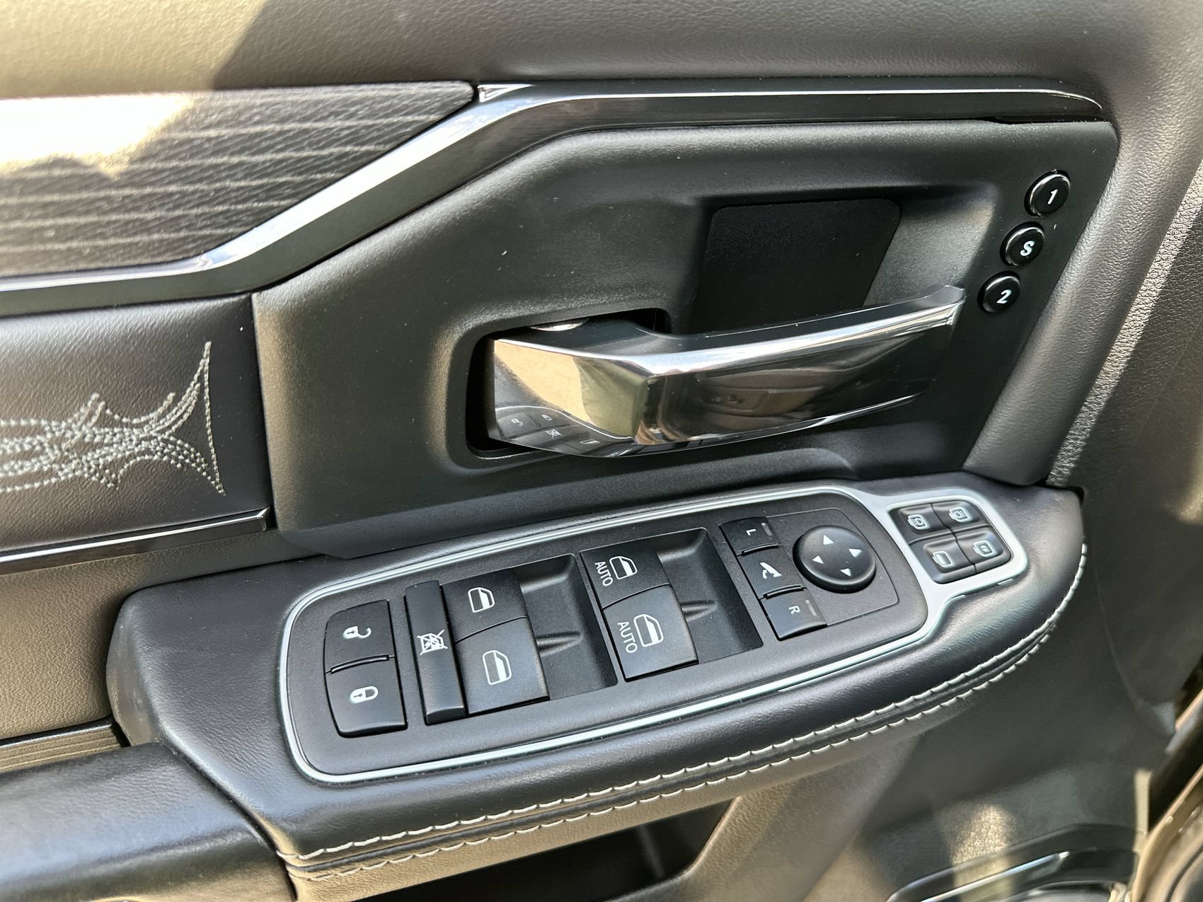 Used 2024 RAM 2500 Limited AWD/4WD image 13
