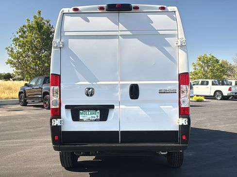 Used 2025 RAM ProMaster 2500 w/ Convenience Group FWD image 4