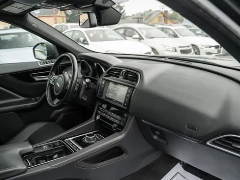 Used 2018 Jaguar F-PACE Premium AWD/4WD image 14