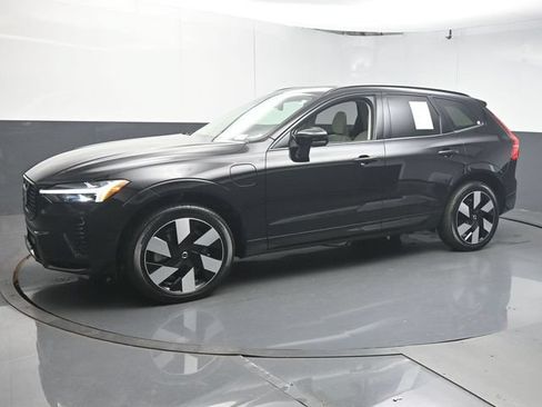 Used 2025 Volvo XC60 T8 Plus w/ Protection Package Premier AWD/4WD image 4