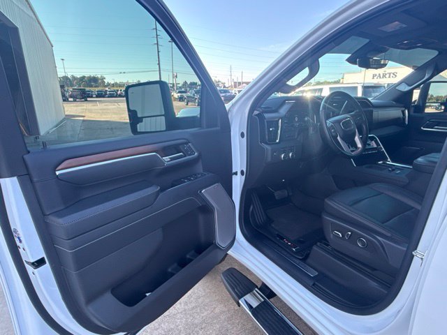 Used 2025 GMC Sierra 2500 Denali w/ Technology Package AWD/4WD image 22