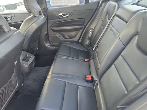 Used 2020 Volvo S60 T5 Momentum image 12
