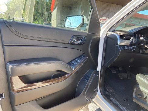 Used 2019 Chevrolet Suburban LT AWD/4WD image 15