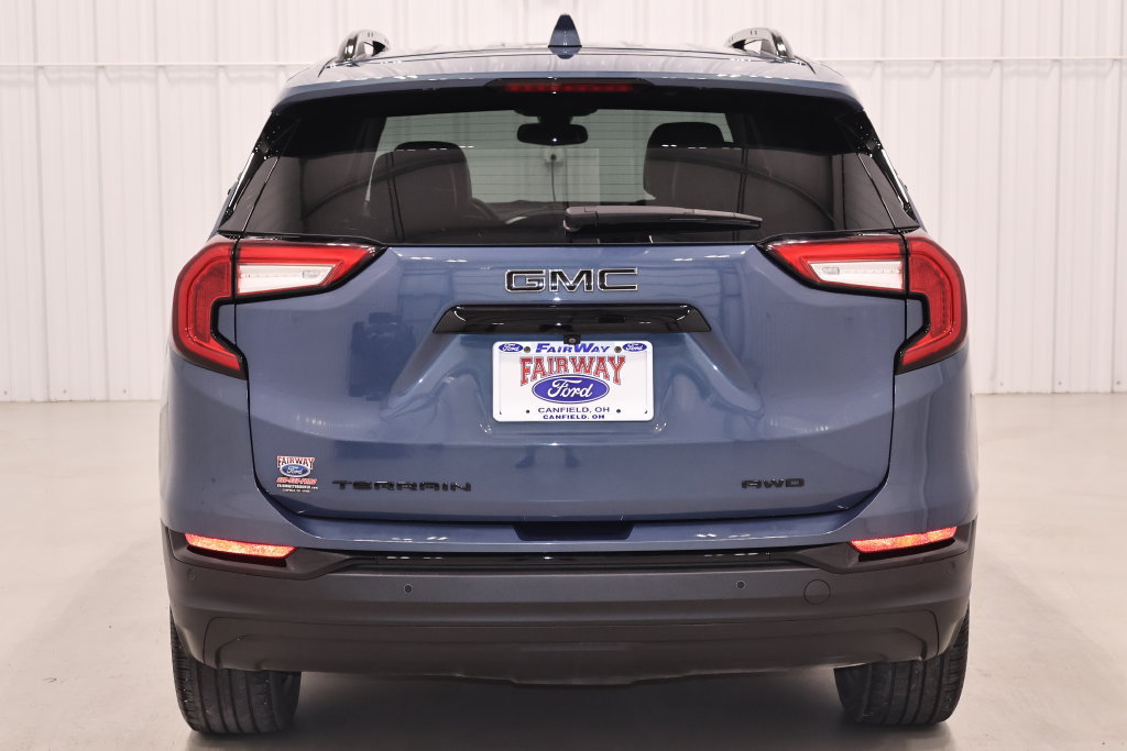 Used 2024 GMC Terrain SLT w/ Elevation Edition AWD/4WD image 8