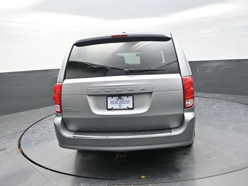 Used 2016 Dodge Grand Caravan SE image 9
