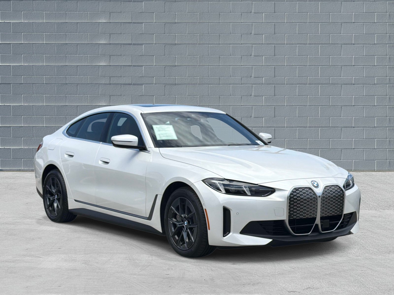 Used 2025 BMW i4 eDrive40 RWD image 1