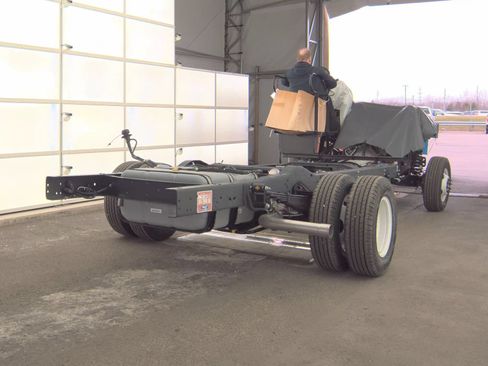 Used 2027 Ford E-450 and Econoline 450 Super Duty w/ Gaseous Engine Prep Package RWD image 2