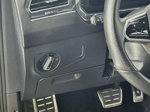 Certified 2022 Volkswagen Tiguan SEL R-Line AWD/4WD image 10