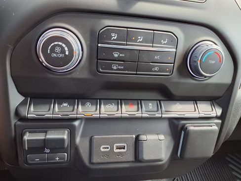 Used 2023 Chevrolet Silverado 1500 Custom Trail Boss w/ LPO, Dark Essentials Package AWD/4WD image 9