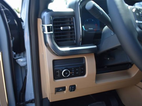 Used 2025 Ford F450 Lariat w/ FX4 Off-Road Package image 25