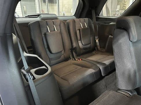 Certified 2018 Ford Explorer XLT image 32