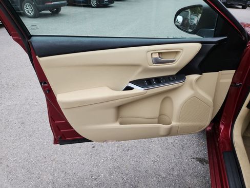 Used 2016 Toyota Camry SE FWD image 16