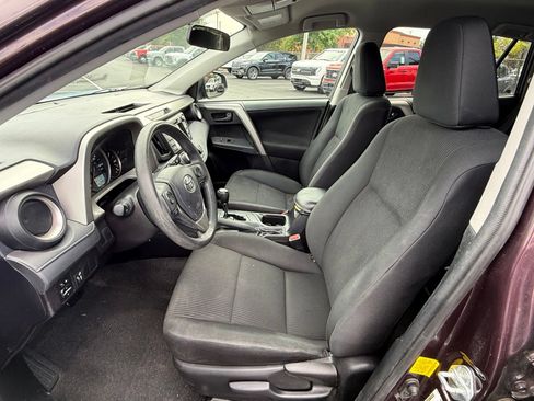 Used 2016 Toyota RAV4 LE FWD image 13