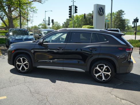 Used 2025 Volkswagen Tiguan SE w/ Panoramic Sunroof Package AWD/4WD image 10
