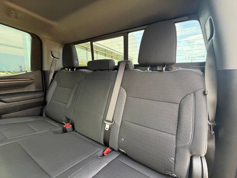 Used 2025 Chevrolet Silverado 1500 LT Trail Boss w/ Convenience Package II AWD/4WD image 27
