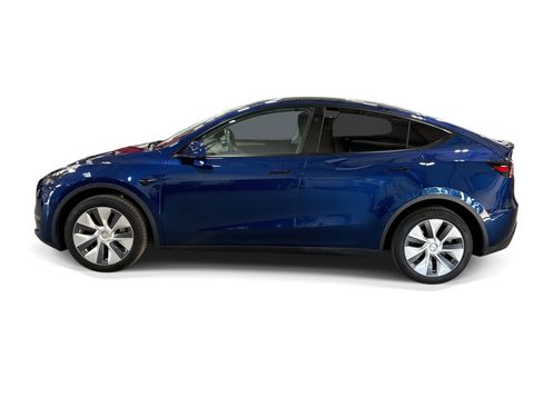 Certified 2023 Tesla Model Y Long Range AWD/4WD image 3