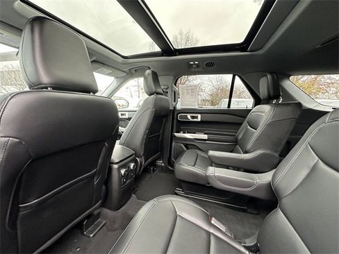 Certified 2022 Ford Explorer XLT w/ Equipment Group 202A image 18