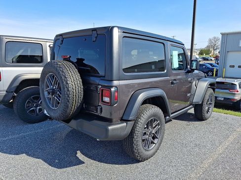 Used 2026 Jeep Wrangler Sport S image 4