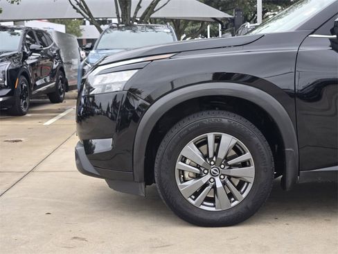 Used 2024 Nissan Pathfinder SV w/ SV Premium Package image 14