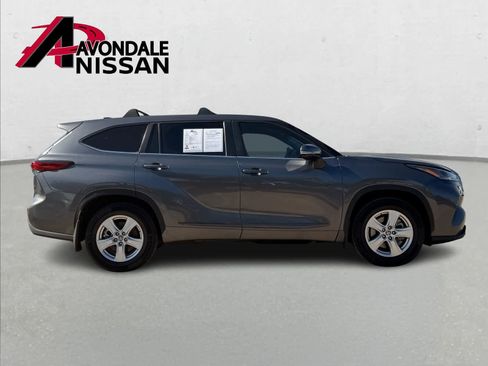 Used 2023 Toyota Highlander LE image 8