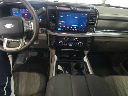 Used 2025 Ford F450 Platinum w/ Platinum Plus Package image 9