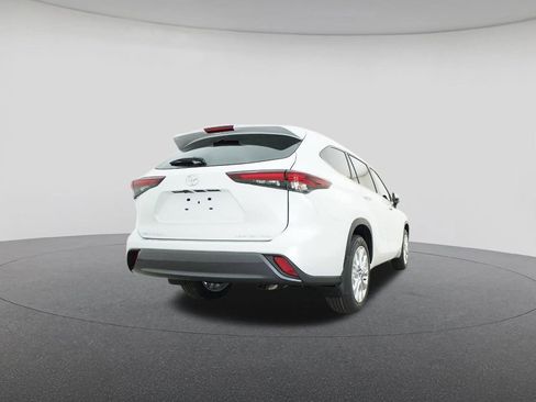 New 2026 Toyota Highlander Limited image 24