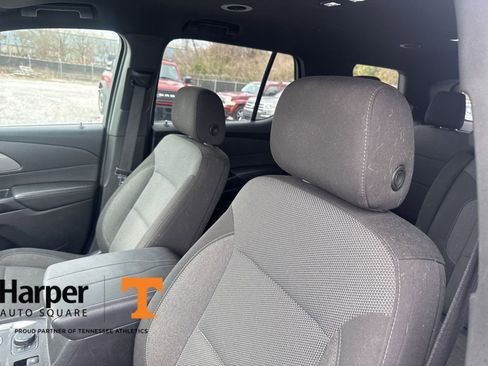 Used 2023 Chevrolet Traverse LT image 11