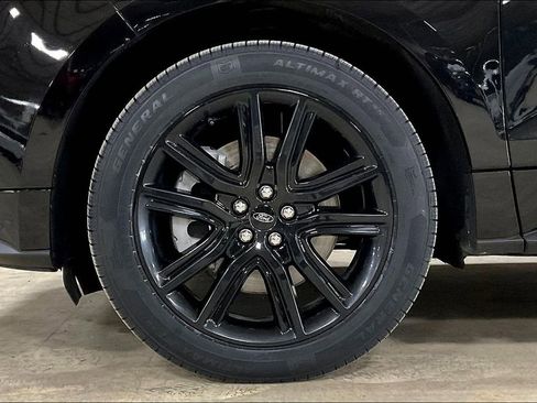 Certified 2024 Ford Edge ST-Line w/ Class II Trailer Tow Package AWD/4WD image 9