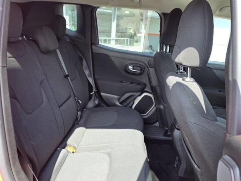 Used 2015 Jeep Renegade Latitude w/ Popular Equipment Group FWD image 17