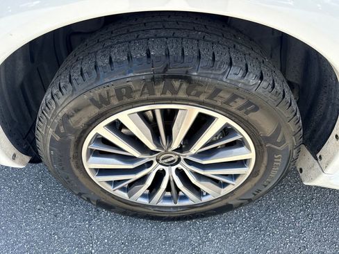 Used 2021 Nissan Armada SL w/ Captain's Chairs Package image 13