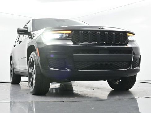 Used 2023 Jeep Grand Cherokee L Laredo AWD/4WD image 40