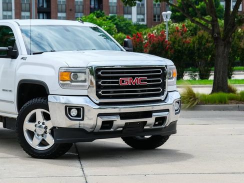 Used 2015 GMC Sierra 2500 SLT w/ Duramax Plus Package AWD/4WD image 3