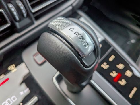 Certified 2025 Porsche Macan image 20