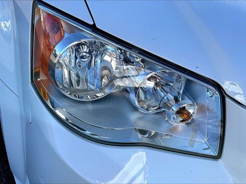 Used 2018 Dodge Grand Caravan SE w/ UConnect Hands-Free Group image 27