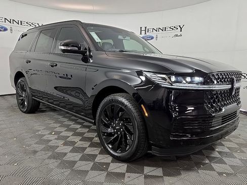 New 2025 Lincoln Navigator Reserve w/ Jet Appearance Package image 3