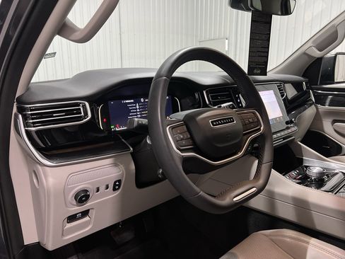 Used 2022 Jeep Wagoneer Series I image 8