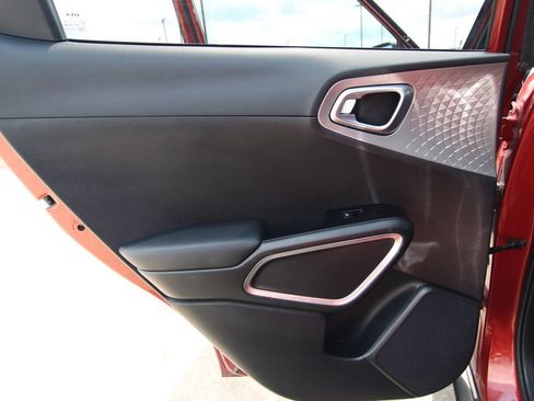 Used 2024 Kia Soul LX w/ Option Group 015 FWD image 31
