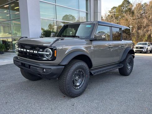 New 2025 Ford Bronco Outer Banks w/ Sasquatch Package image 2