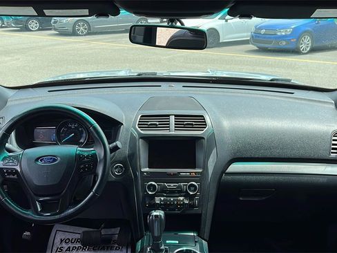 Used 2019 Ford Explorer XLT w/ XLT Sport Appearance Package image 13