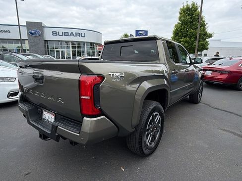 Used 2024 Toyota Tacoma TRD Sport w/ TRD Sport Upgrade Package AWD/4WD image 4