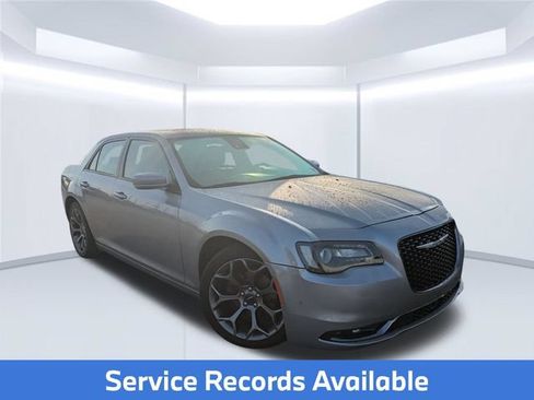 Used 2018 Chrysler 300 S w/ 300S Premium Group RWD image 4