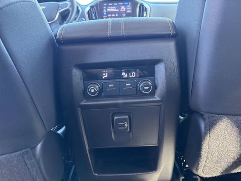 Used 2021 Chevrolet Traverse LT image 13