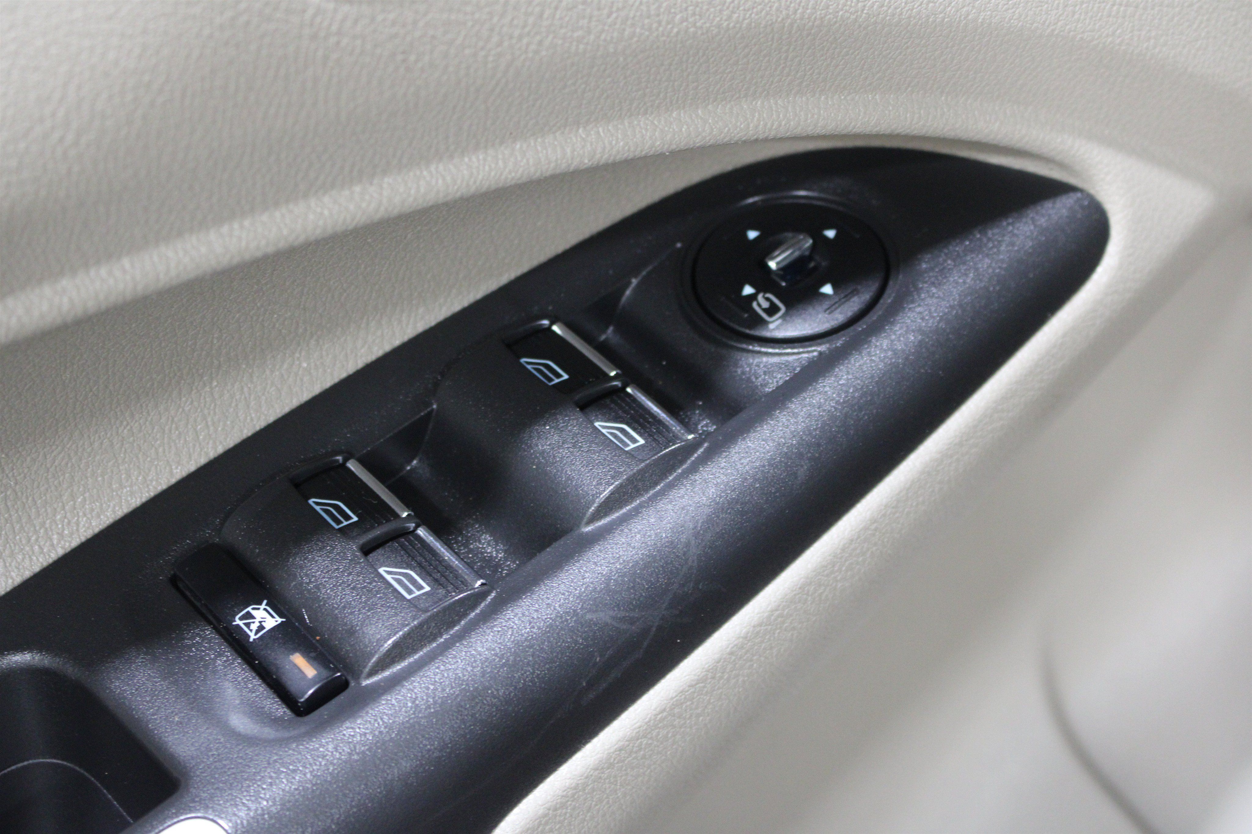 Used 2014 Ford Transit Connect Titanium FWD image 6