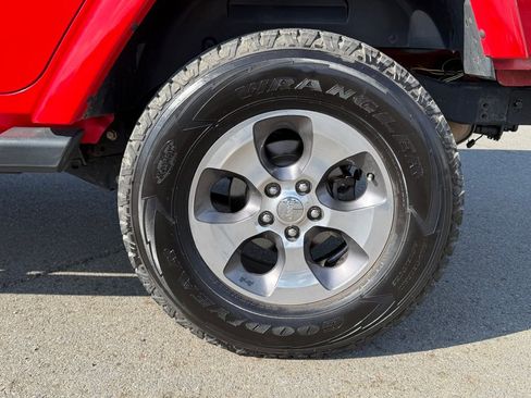 Used 2016 Jeep Wrangler Unlimited Sahara image 10