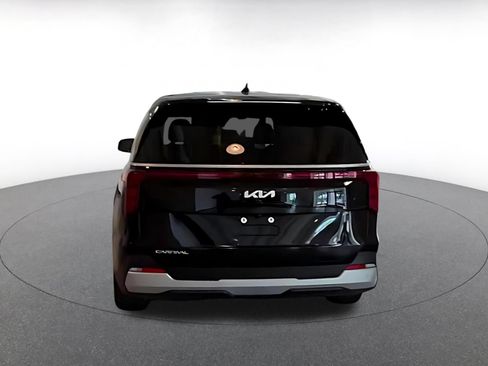 Used 2026 Kia Carnival FWD image 10