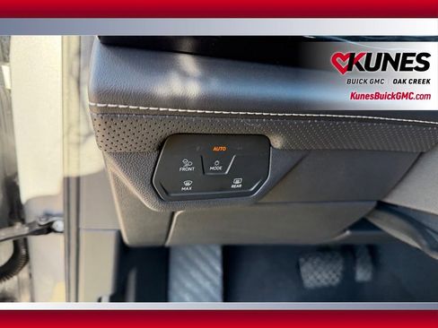 Used 2024 Volkswagen Atlas SE image 16