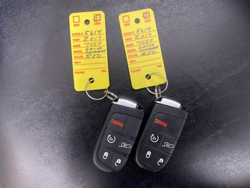 Used 2017 Jeep Grand Cherokee Limited image 37