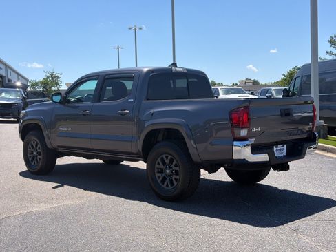 Used 2021 Toyota Tacoma SR5 AWD/4WD image 10