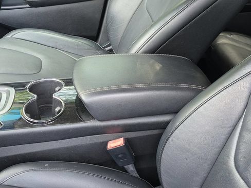 Used 2016 Ford Edge Titanium FWD image 8